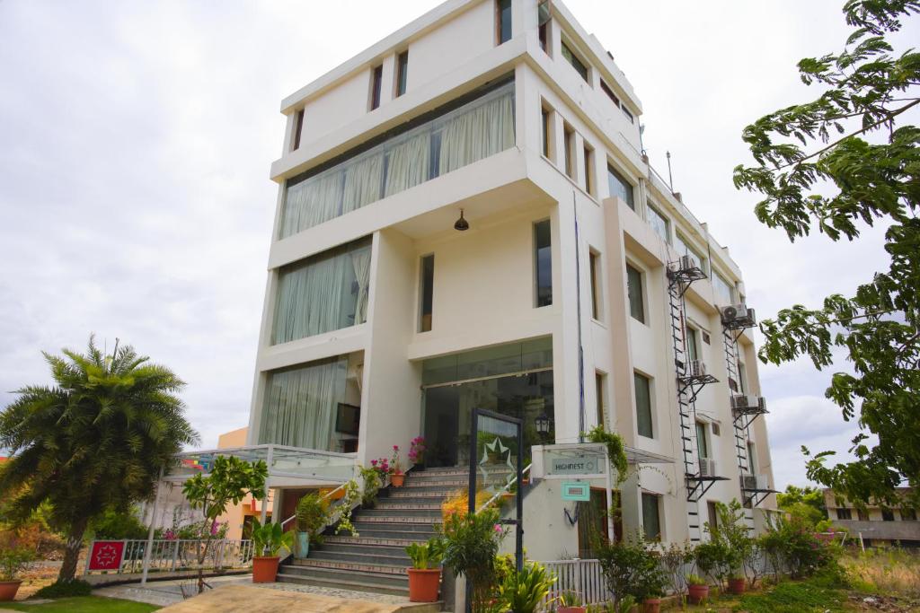Hotel Room Booking - Hotel Highnest Maraimalai Nagar, Near SRM University